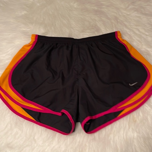 Nike Pants - Women’s Nike L Shorts